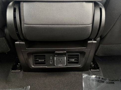 Used 2024 GMC Sierra 3500 SLT image 40