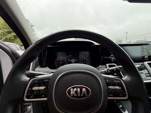 Used 2021 Kia Sorento S w/ Panoramic Sunroof Package AWD/4WD image 17