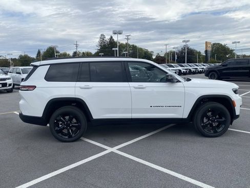 New 2025 Jeep Grand Cherokee L Altitude image 9