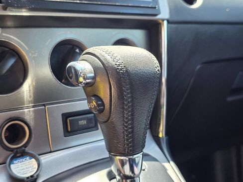 Used 2005 Toyota Matrix XR FWD image 32