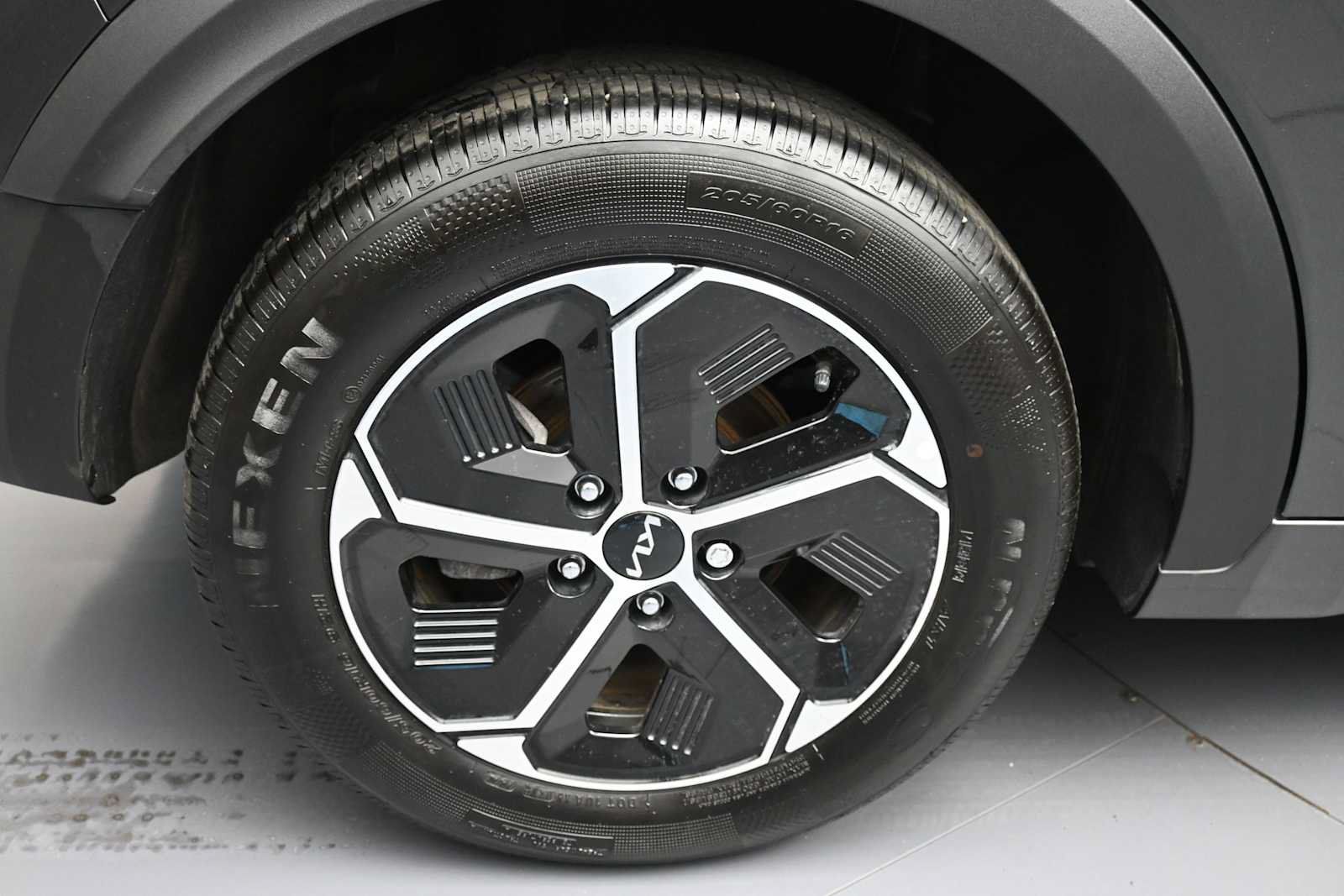 Certified 2025 Kia Niro EX w/ EX Cold Weather Package FWD image 12