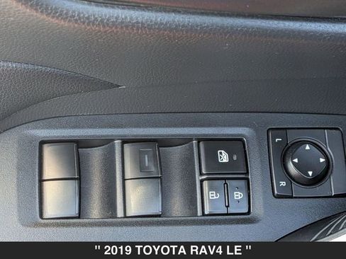 Used 2019 Toyota RAV4 LE image 12
