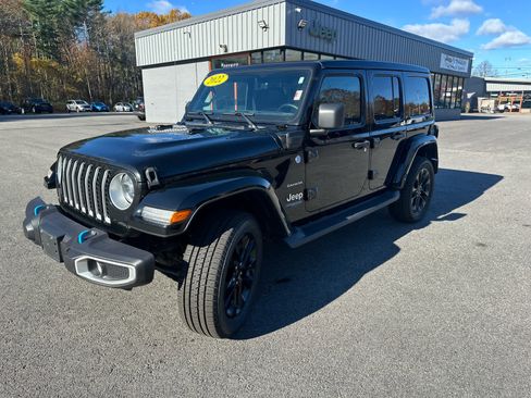 Used 2022 Jeep Wrangler Unlimited Sahara w/ Cold Weather Group image 19