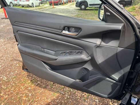 Used 2025 Nissan Altima 2.5 SV FWD image 18
