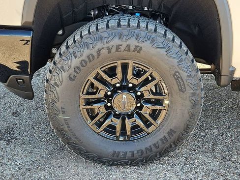 New 2026 Chevrolet Silverado 2500 ZR2 image 7