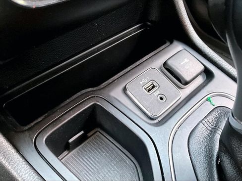 Used 2021 Jeep Cherokee Latitude Lux w/ Comfort/Convenience Group FWD image 26