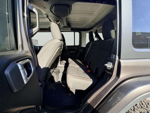 Used 2019 Jeep Wrangler Unlimited Rubicon w/ Cold Weather Group image 17