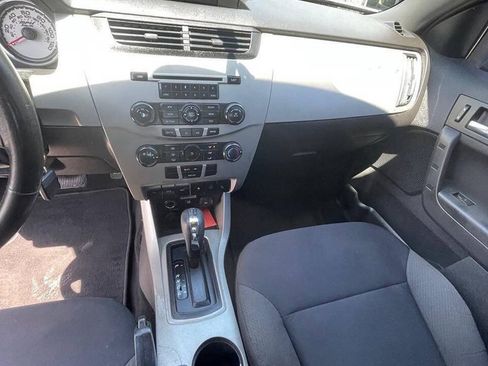 Used 2011 Ford Focus SES FWD image 5