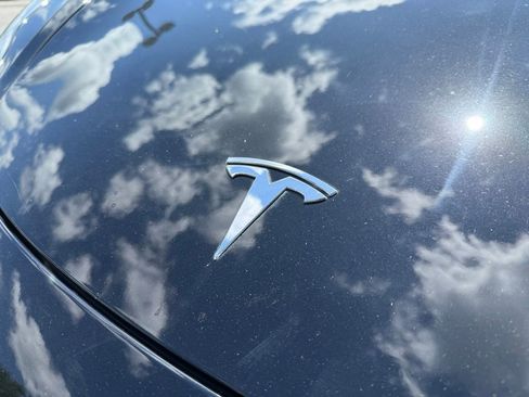 Used 2018 Tesla Model 3 Long Range RWD image 6