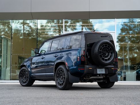 Used 2026 Land Rover Defender 110 OCTA image 3