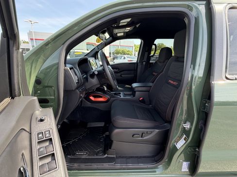 Used 2025 Nissan Frontier PRO-4X AWD/4WD image 13