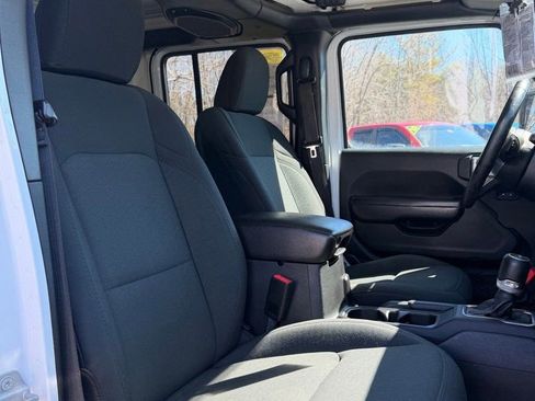 Used 2020 Jeep Gladiator Sport w/ Quick Order Package 24S AWD/4WD image 14