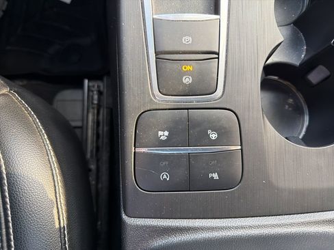 Used 2020 Ford Escape Titanium image 40