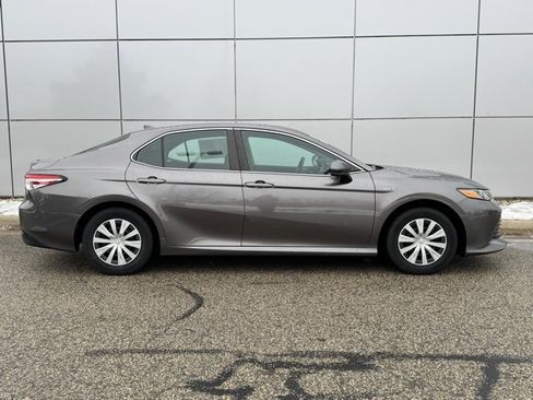 Certified 2020 Toyota Camry LE image 37