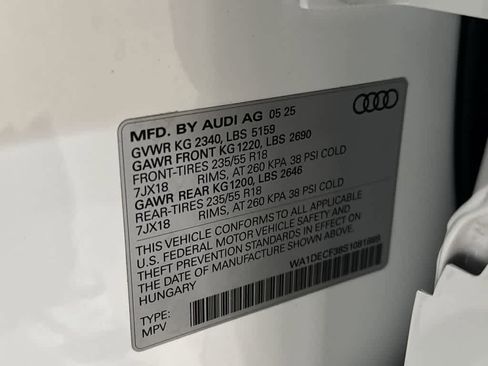 Used 2025 Audi Q3 2.0T Premium w/ Convenience Package AWD/4WD image 28
