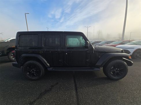 Used 2021 Jeep Wrangler Unlimited Sahara image 2