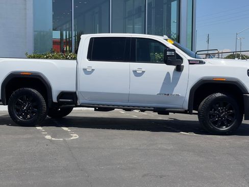 Used 2026 GMC Sierra 2500 AT4 w/ AT4 Premium Plus Package AWD/4WD image 3