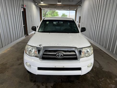 Used 2010 Toyota Tacoma PreRunner RWD image 3