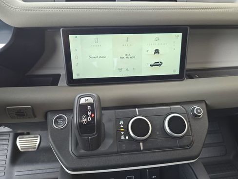 Used 2020 Land Rover Defender 110 SE image 22