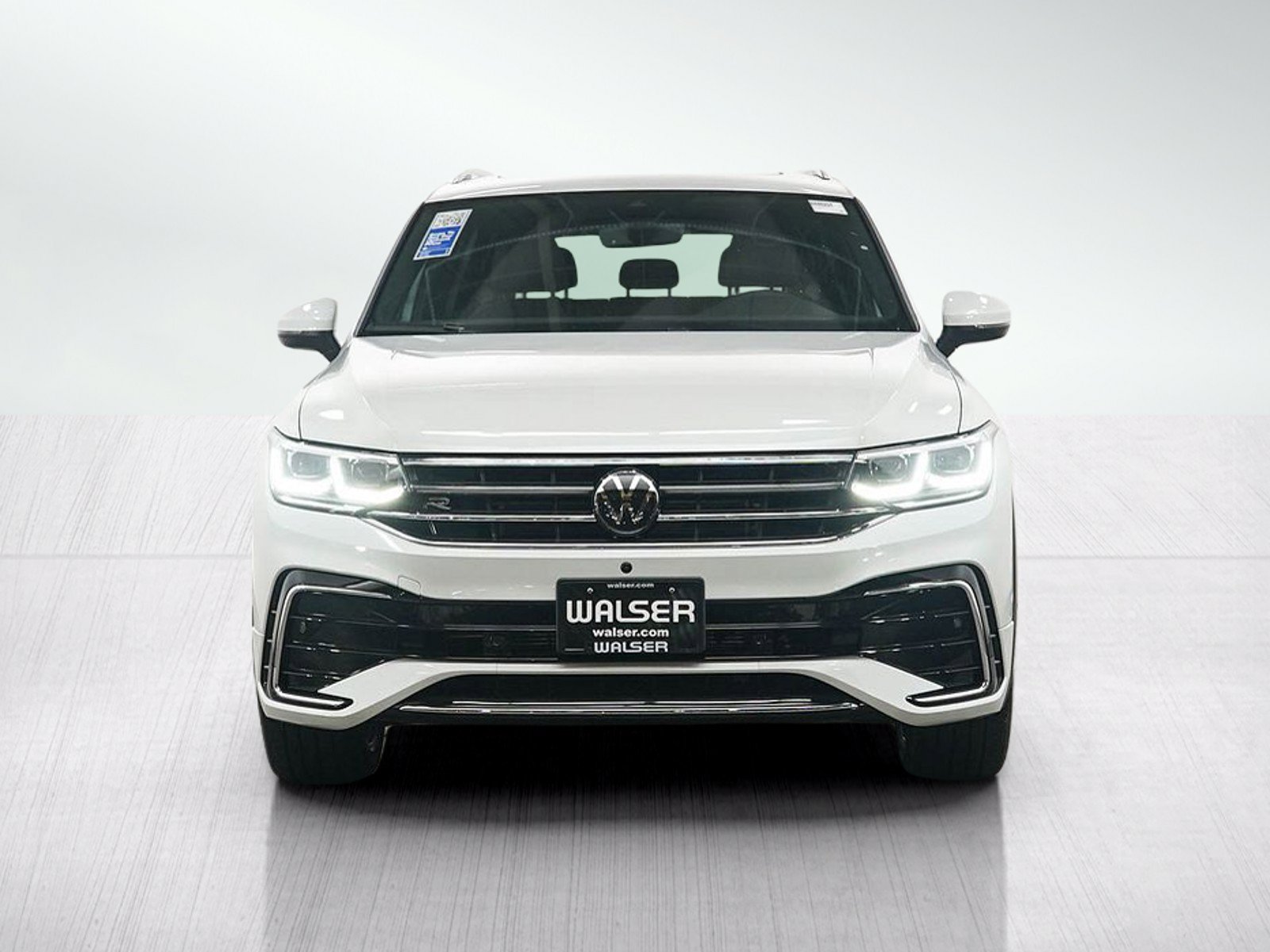 Used 2024 Volkswagen Tiguan SEL R-Line AWD/4WD image 8