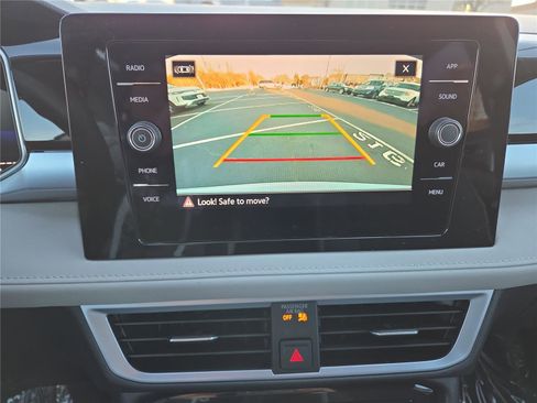 New 2026 Volkswagen Taos SE image 20