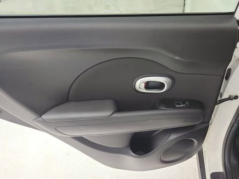 Used 2018 Kia Soul + image 19