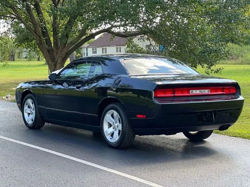 Used 2012 Dodge Challenger SXT image 4