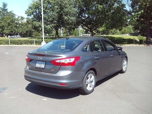 Used 2014 Ford Focus SE FWD image 5