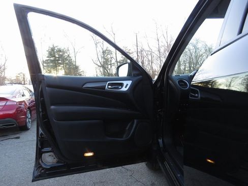 Used 2020 Nissan Pathfinder SL image 10