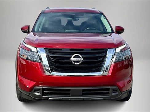 Used 2024 Nissan Pathfinder SV image 3