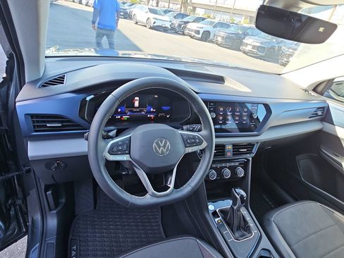 Used 2023 Volkswagen Taos SE w/ Panoramic Sunroof Package FWD image 15