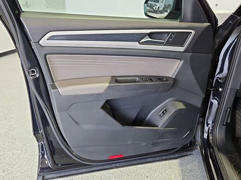 Certified 2021 Volkswagen Atlas SE w/ Panoramic Sunroof Package FWD image 14