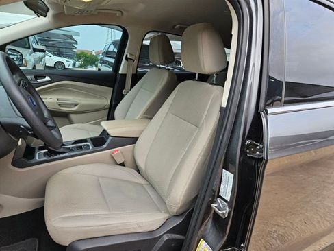 Used 2017 Ford Escape SE FWD image 15