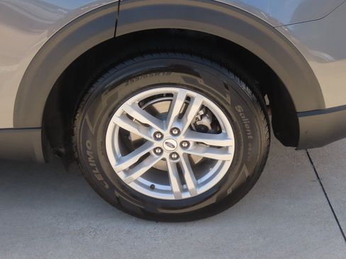 Certified 2023 Ford Explorer XLT RWD image 18