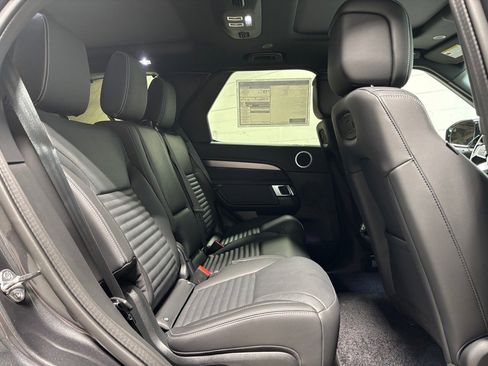 New 2025 Land Rover Discovery Dynamic SE image 36