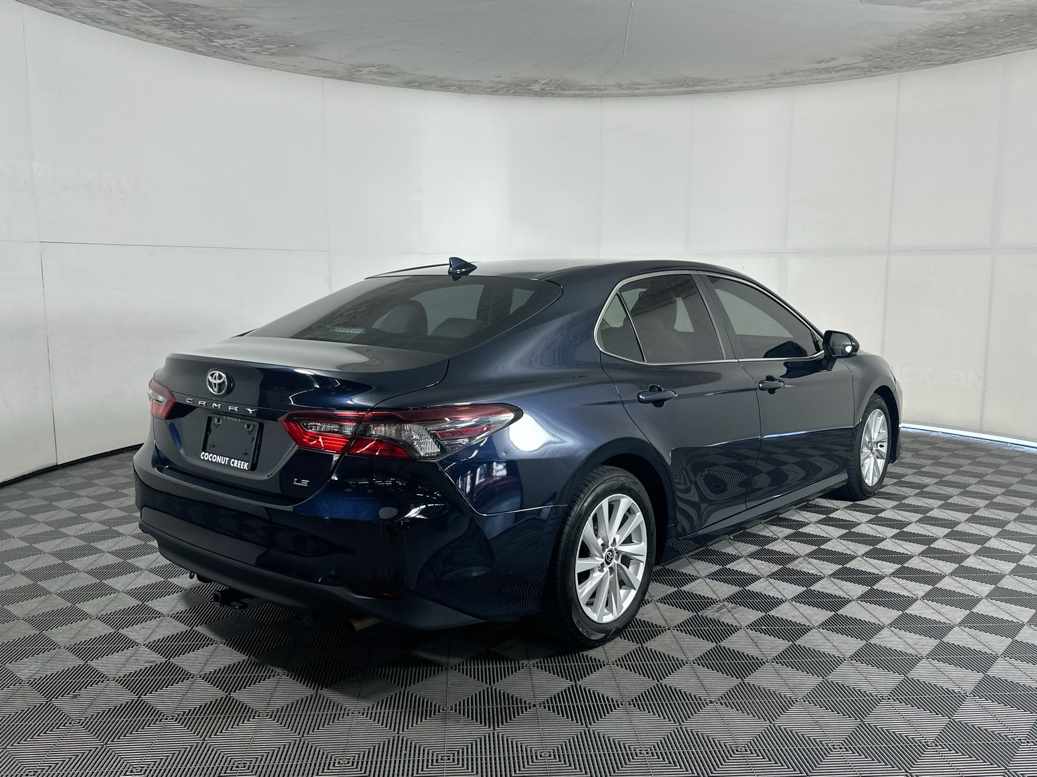 Used 2021 Toyota Camry LE FWD image 3