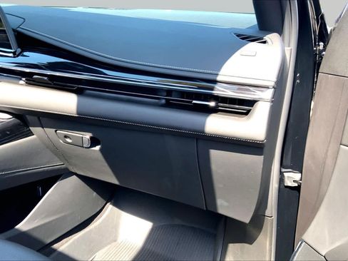 Used 2024 Cadillac Escalade ESV Sport w/ LPO, ONYX Package AWD/4WD image 17