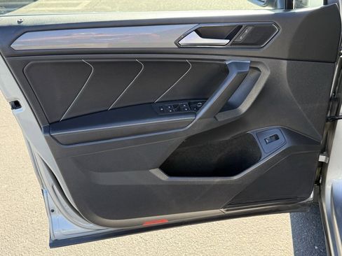 Used 2022 Volkswagen Tiguan SE image 11