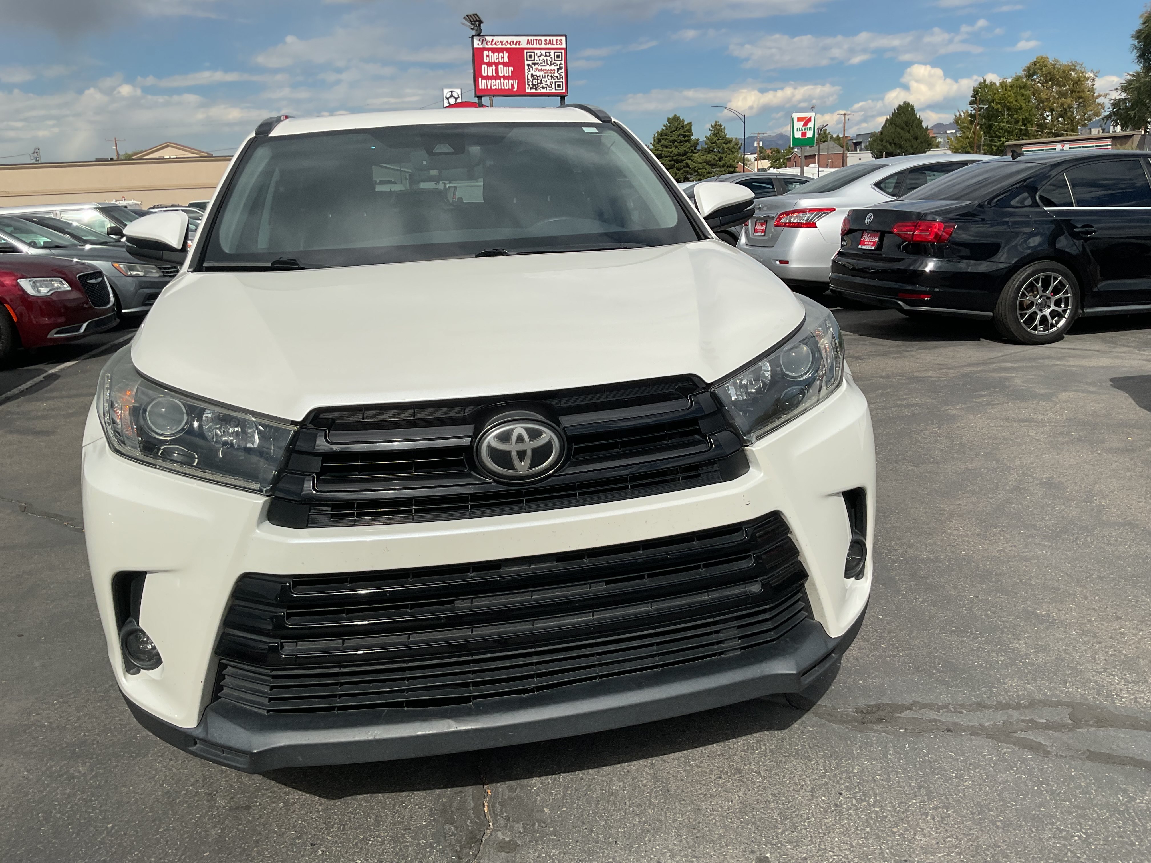 Used 2019 Toyota Highlander SE AWD/4WD image 3