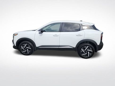 Used 2026 Nissan Kicks SV w/ SV Premium Package FWD image 2
