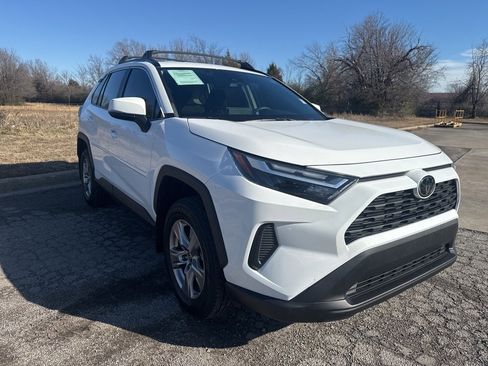 Used 2022 Toyota RAV4 XLE image 8