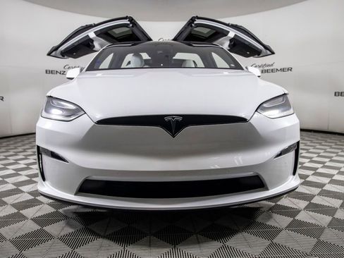 Used 2022 Tesla Model X Plaid image 8