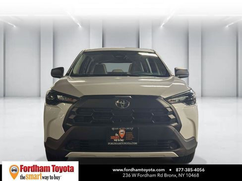Used 2026 Toyota Corolla Cross L AWD/4WD image 2