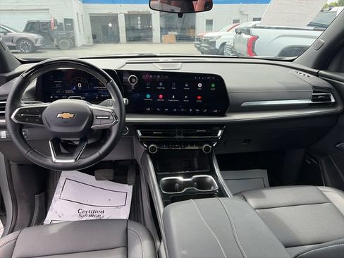 Used 2025 Chevrolet Traverse LT w/ Enhanced Driving Package AWD/4WD image 12