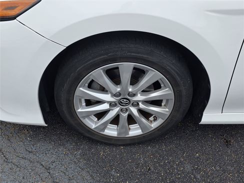 Used 2018 Toyota Camry LE FWD image 36