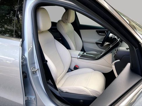 Used 2024 Mercedes-Benz C 300 Sedan image 9