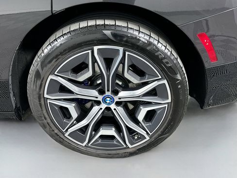 Used 2024 BMW iX xDrive50 w/ Sport Package AWD/4WD image 31