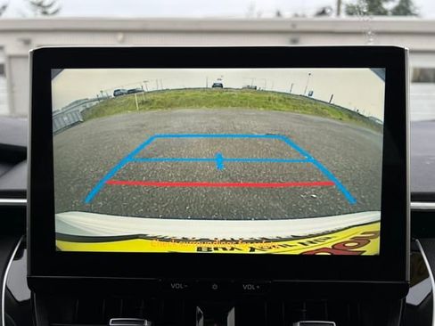 Used 2025 Toyota Corolla XLE image 25