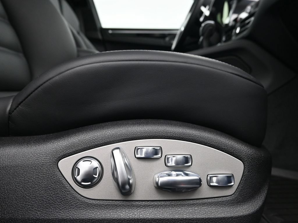 Certified 2026 Porsche Macan AWD/4WD image 15