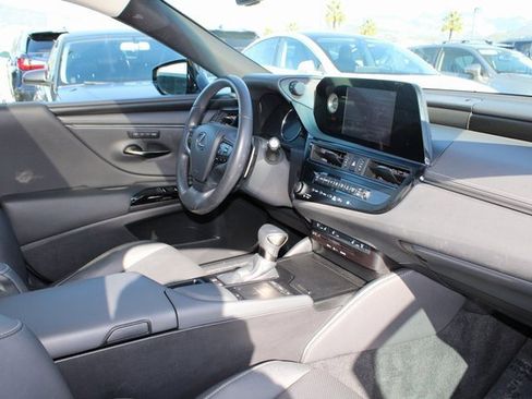 Certified 2022 Lexus ES 300h w/ Premium Package image 5